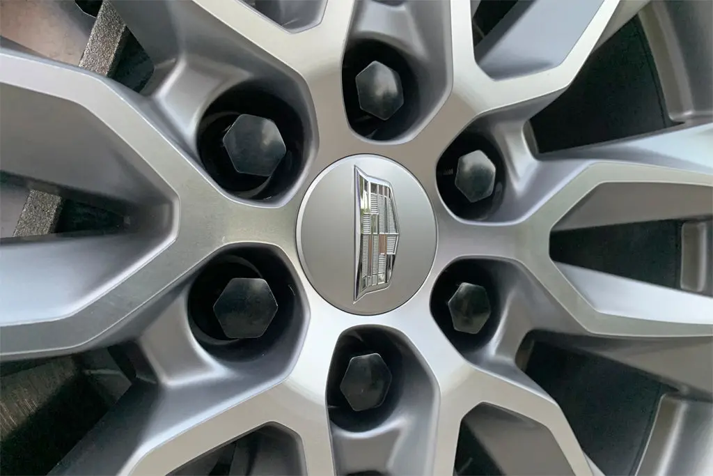 Cadillac Xt6 / Xt5 Vanadium Oem Style Black Lug Nuts 1