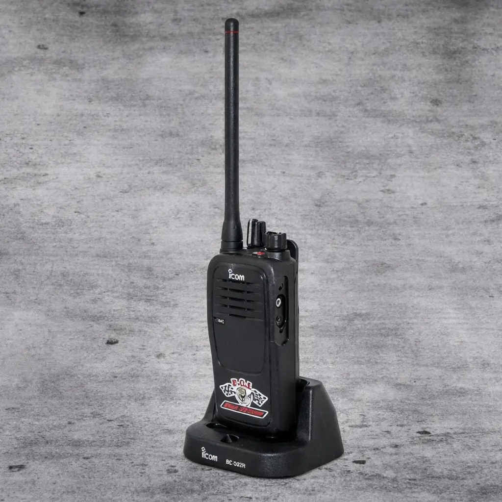 Clearance Icom F1000 Hand Held With Rapid Charger 1