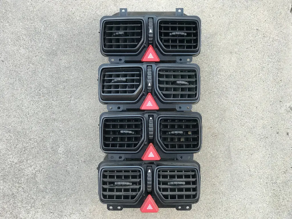 Pontiac Gto Center Ac Vents With Hazzard Button - Used 1