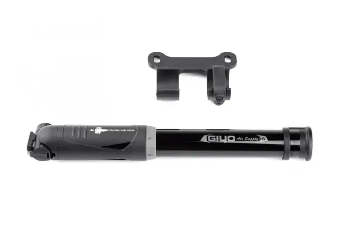 Giyo Hand Pump With Retractable Hose 1