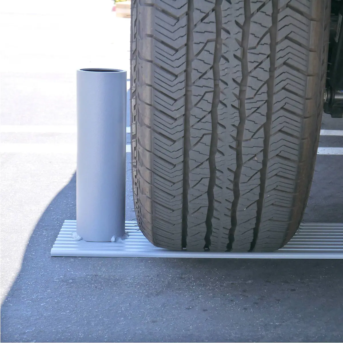 Telescoping Pole Wheel Stand 1